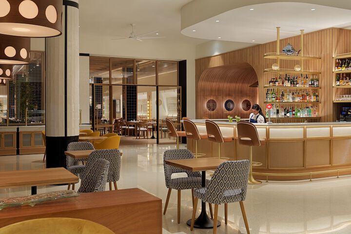Lounge 62 of 97