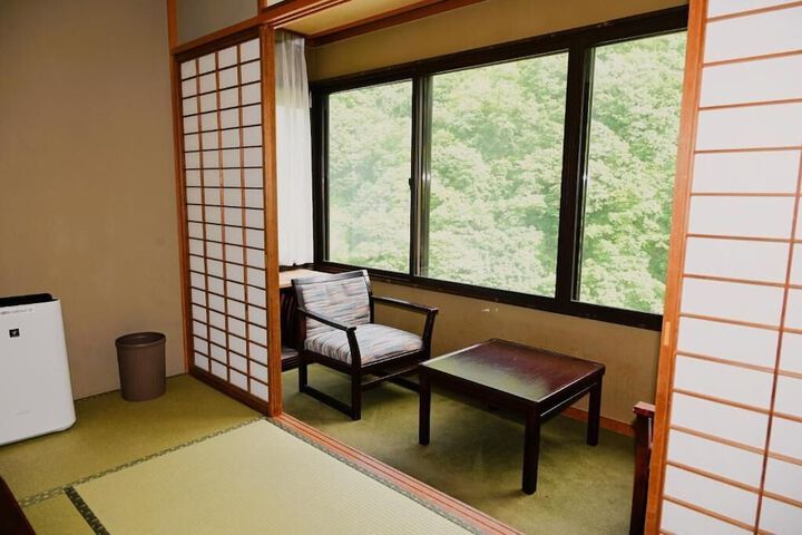 Room 16 of 48