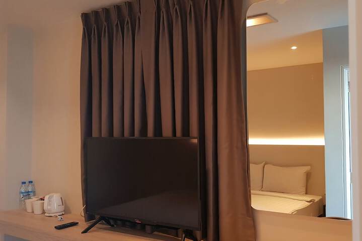 Room 11 of 31