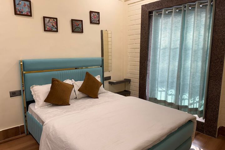 Room 15 of 43