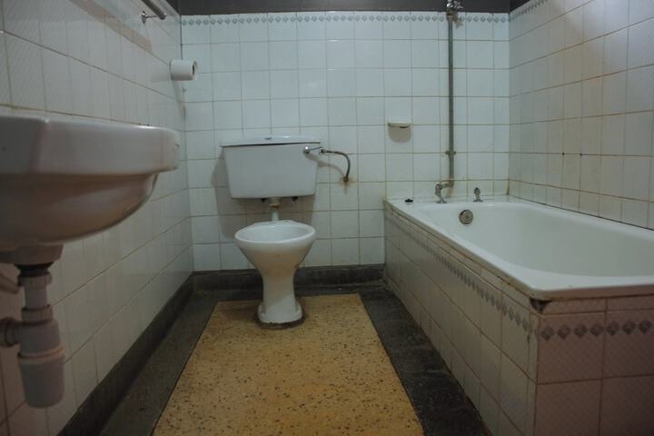 Room 6 of 19