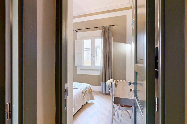 Room 41 of 210