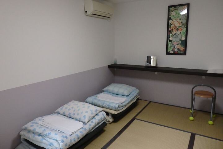 Room 9 of 33