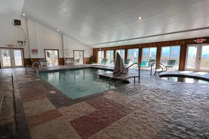 Pool 10 of 18