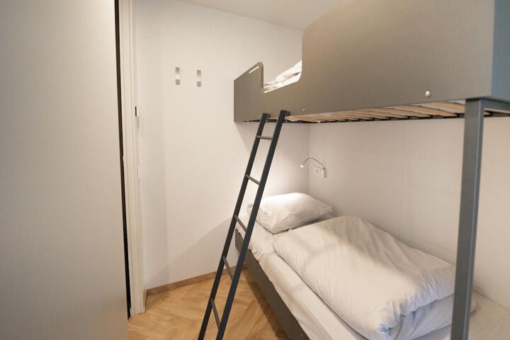 Room 2 of 30