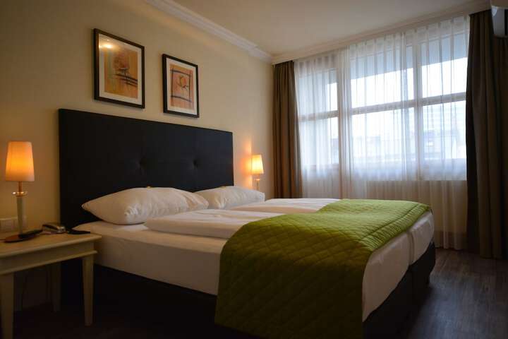Room 8 of 38