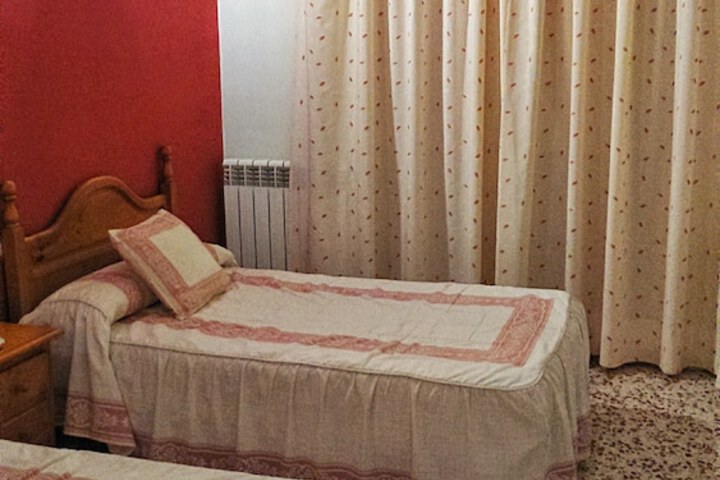 Room 5 of 12