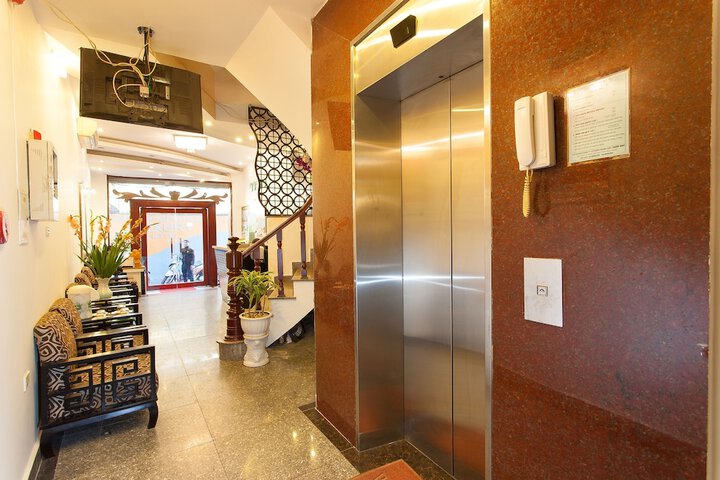 Ballroom/Hall 46 of 55