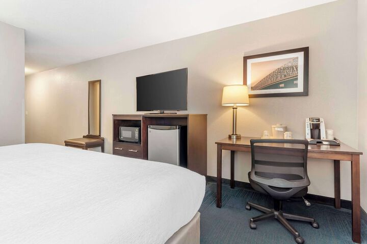 1 King Bed Microwave and Refrigerator Full Breakfast (15 of 15)