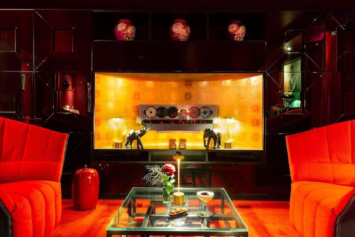 Lounge 49 of 62