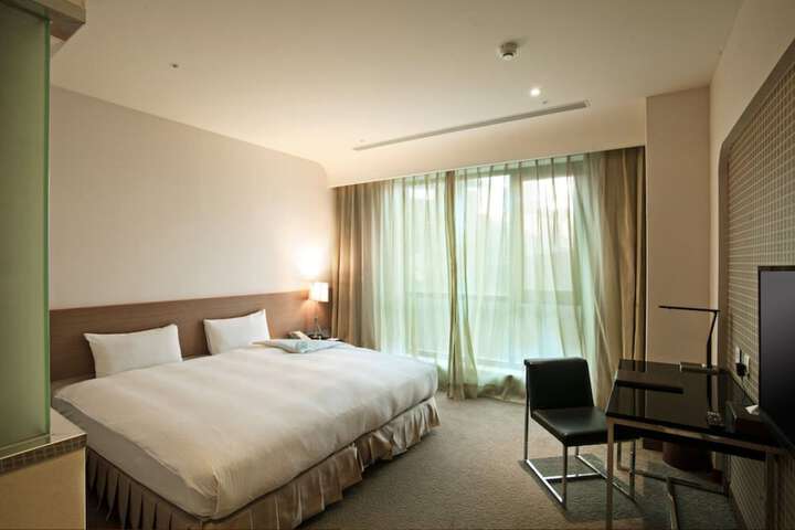 Room 16 of 35