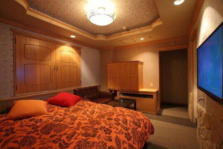 Room 33 of 36