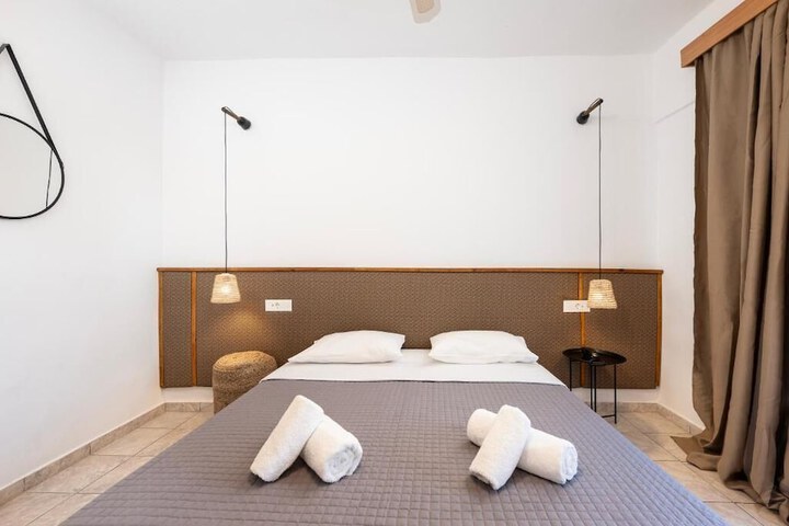 Room 11 of 32
