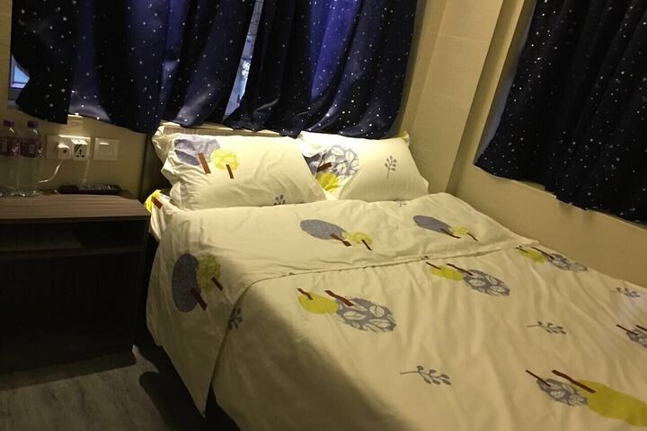 Room 5 of 16