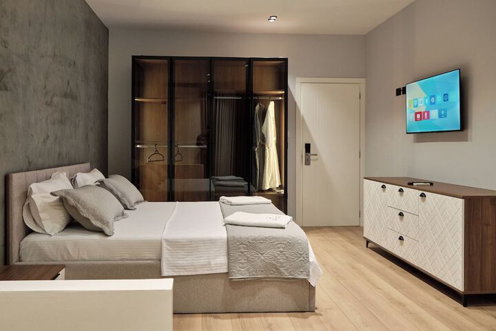Room 13 of 35