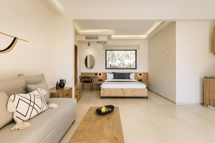 Room 18 of 100