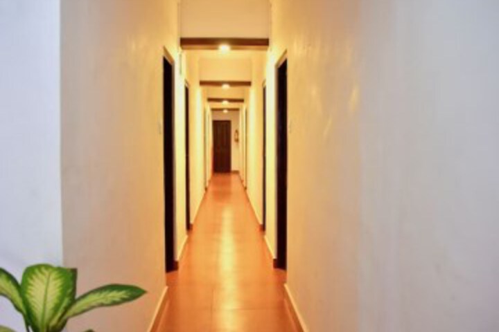 Ballroom/Hall 39 of 44