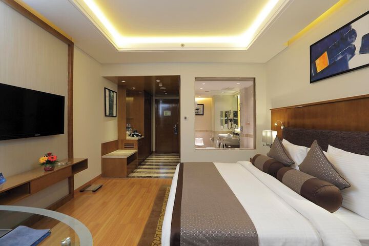 Room 4 of 9