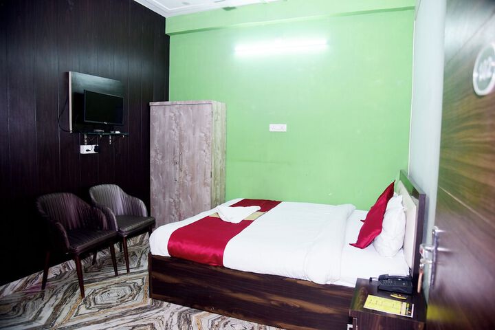 Room 3 of 34