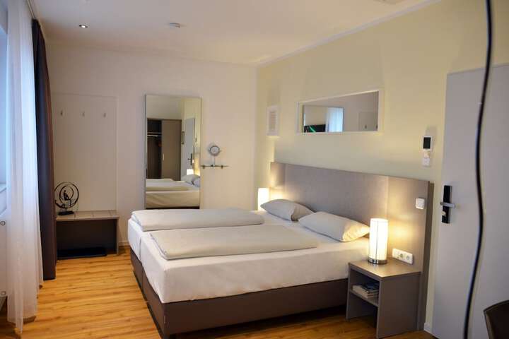 Room 44 of 136
