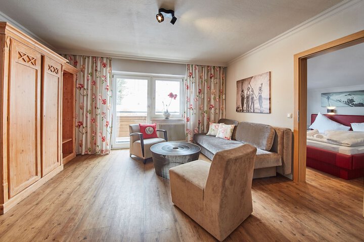 Room 5 of 9