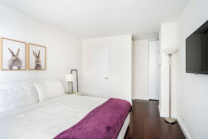 Room 27 of 108