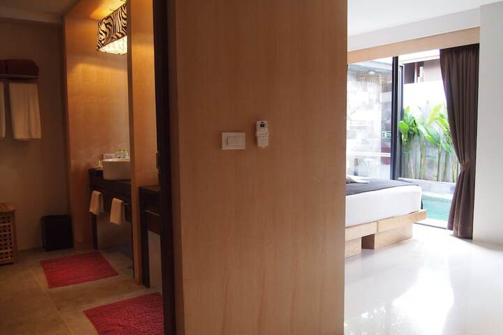 Room 3 of 92
