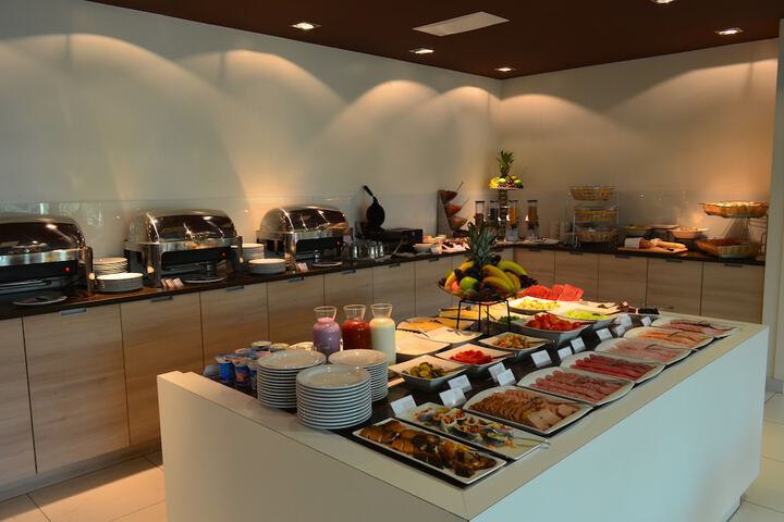 Dining 47 of 71