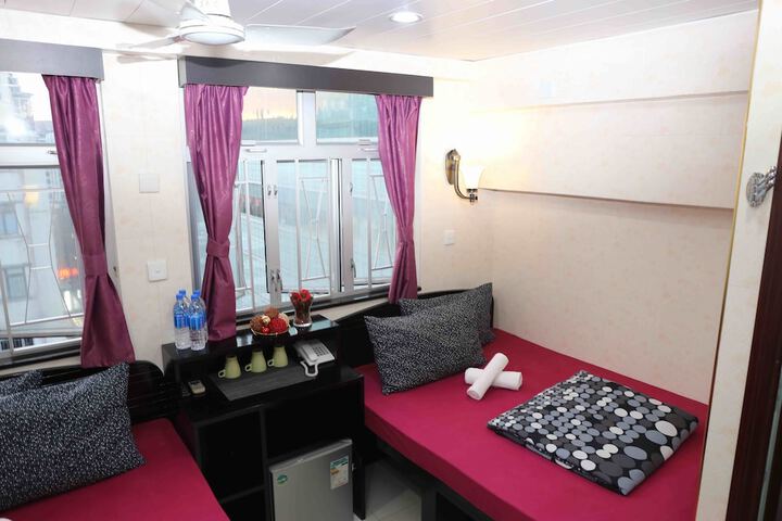 Room 18 of 48