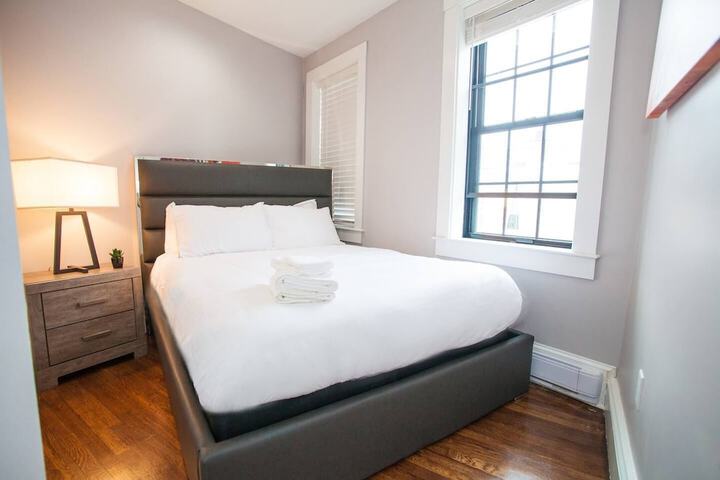 Room 5 of 18