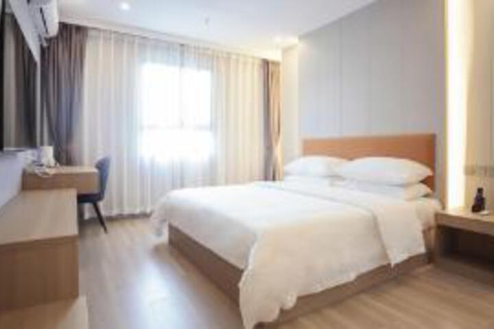 Room 9 of 11