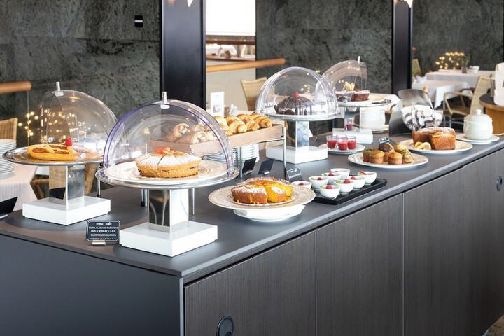 Breakfast/Coffee Service 128 of 161