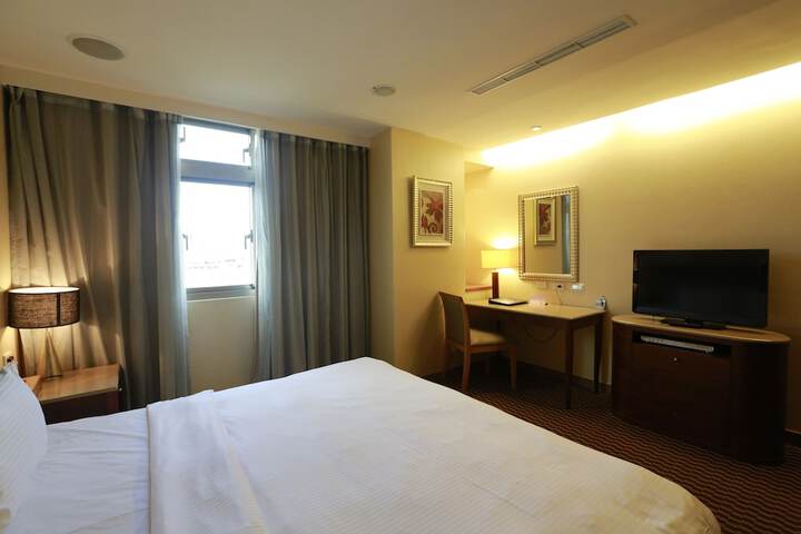 Room 12 of 33