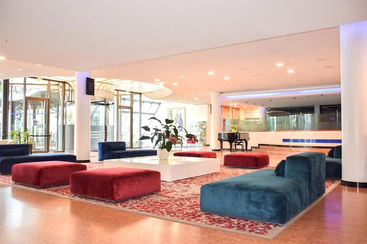 Guest Lobby