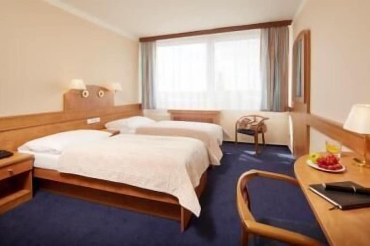 Room 4 of 39