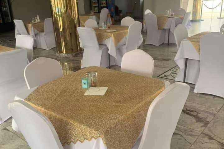 Dining 8 of 10