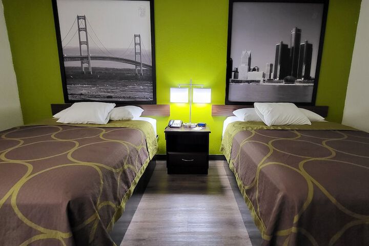 1 Queen Bed Mobility Accessible (4 of 14)