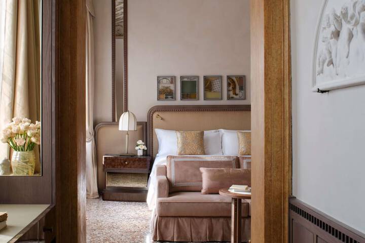Room 42 of 82