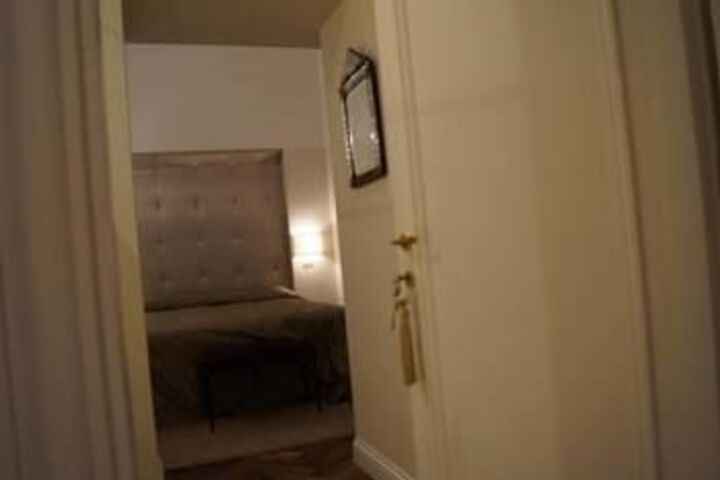Room 9 of 25
