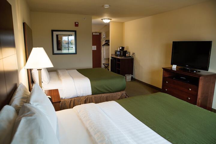 Guest Room 2 Queen Beds (9 of 11)