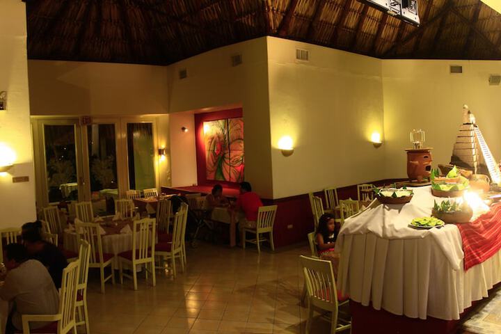 Dining 29 of 47