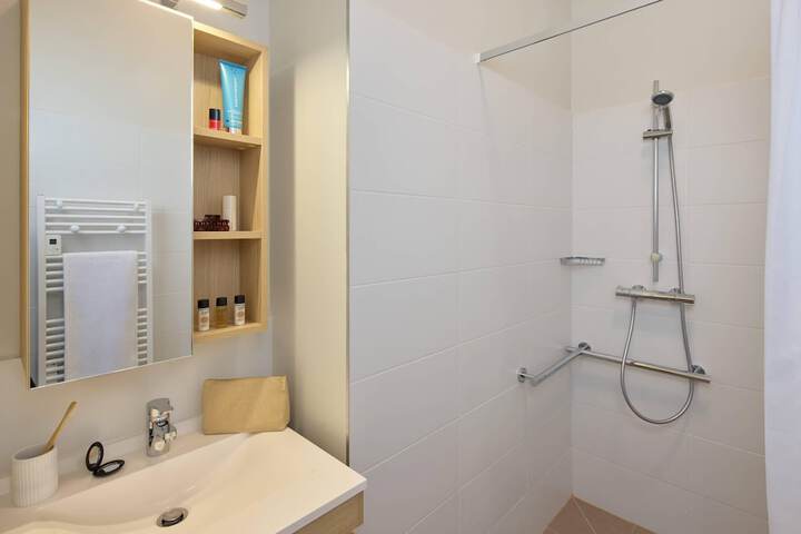 Room 16 of 21