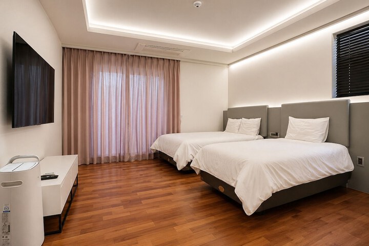 Room 44 of 79