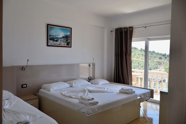 Room 9 of 29