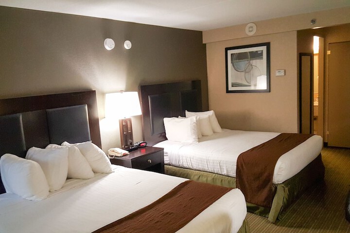 2 Queen Beds (8 of 18)