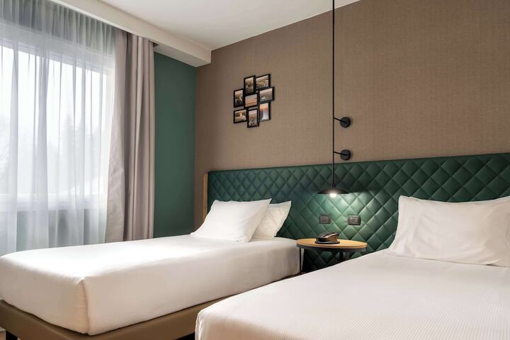 Room 6 of 43