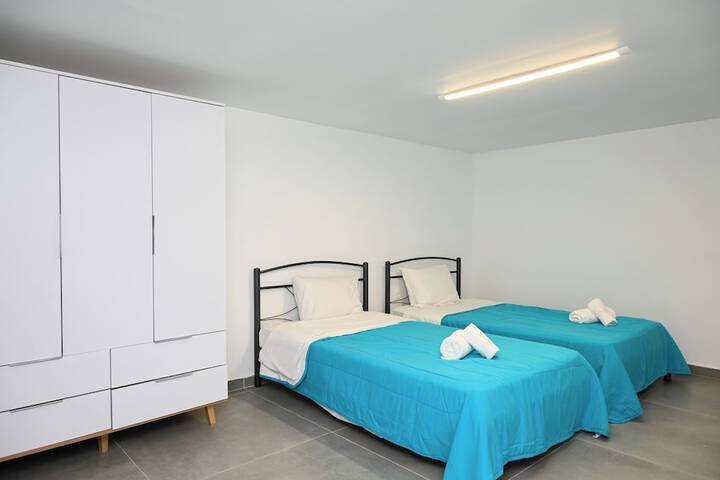 Room 3 of 10