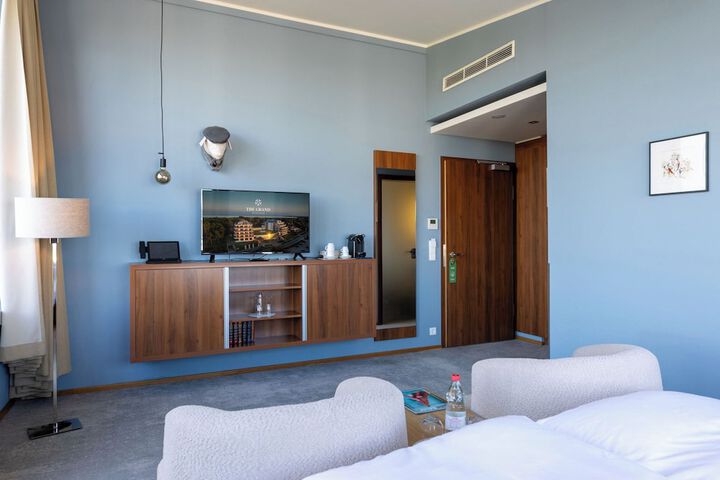Room 102 of 159