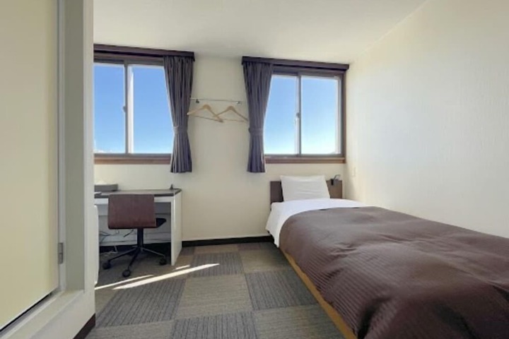 Room 8 of 34