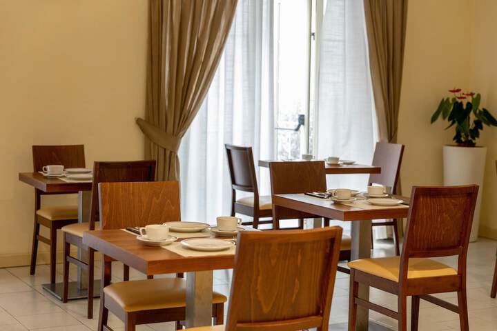 Dining 85 of 136